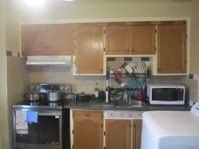 GRAND 2 1/2 A LOUER D'UN TRIPLEX Image# 1