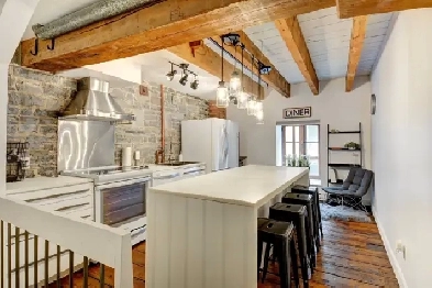 Condo à louer sur trois étages au coeur du Vieux-Port de Québec Image# 1