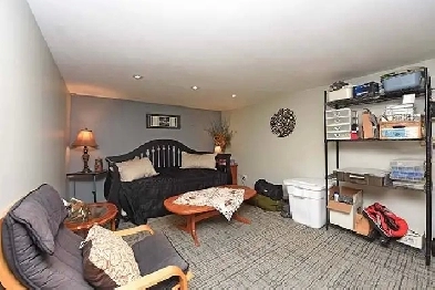 (May 1st) 3br   1.5 wr   basement House For Rent in Mississauga Image# 1