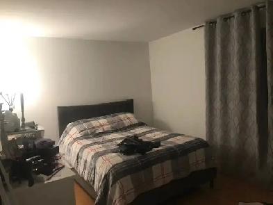 5 1/2 BROSSARD Haut de 3PLEX 31Juillet DIX30 Rem Bus PiscineParc Image# 3
