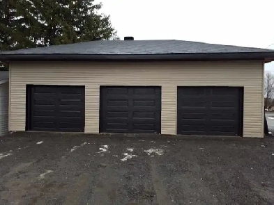 Garage a l'occasion a la ville St Michel.La construction Neuf! Image# 2