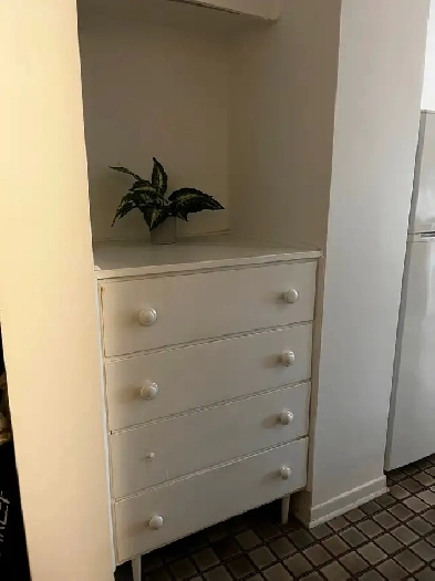 Studio à louer au mois – Idéal pour étudiant(e) – 1 200$/mois Image# 1