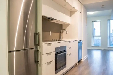 Bachelor in Regent Park Image# 1