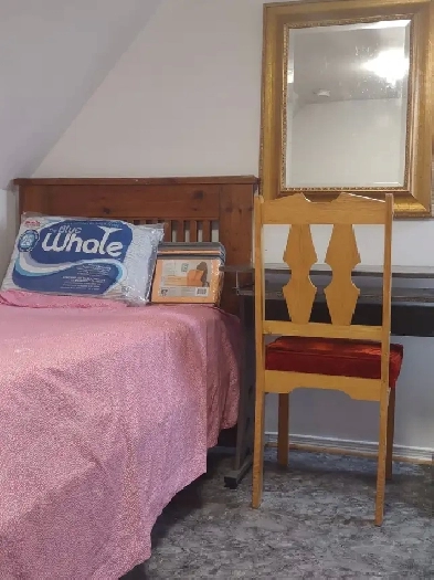 Now.10min to ottawa university 5min to quebec university.RACHID.