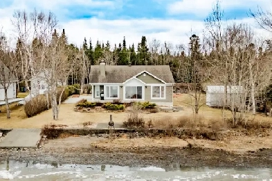 Grand Lac St-François, Ste-Praxède. Magnifique chalet 4 saisons Image# 2