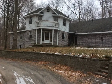 Bachlor Pad ,south of parry sound Image# 2