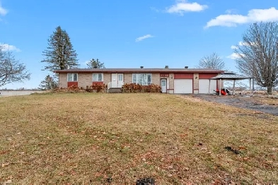 Gorgeous Country Home with 46 Acres of Organic Farmland! Image# 1