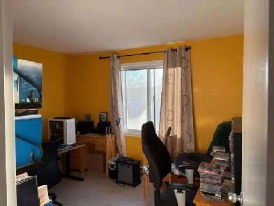 Very Large 4 1/2 West Island NEAR ALL Image# 1