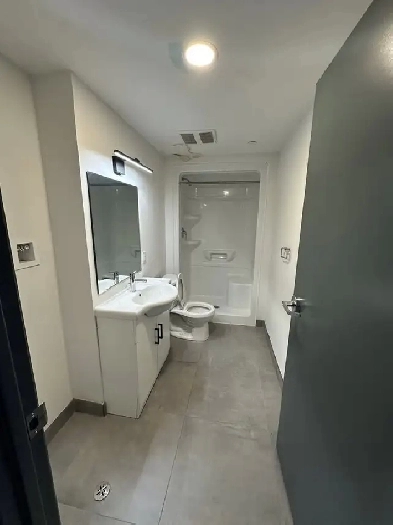 SPRING 2025 SUBLET Image# 1