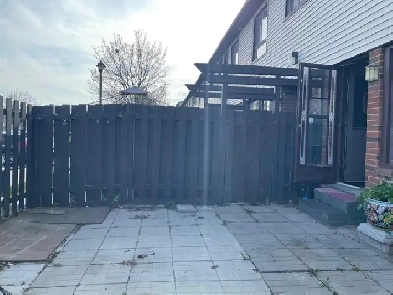 3 1 bedroom, 2 full bath house rental in Oshawa, Ontario Image# 1