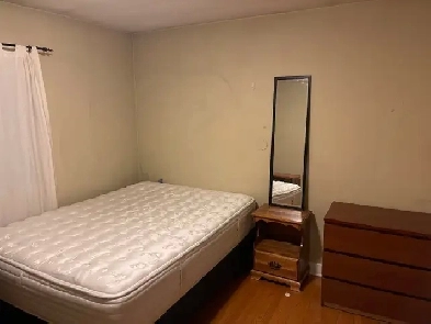 Furnished Master Bedroom near uOttawa, CHEO close to Trainyards Image# 3