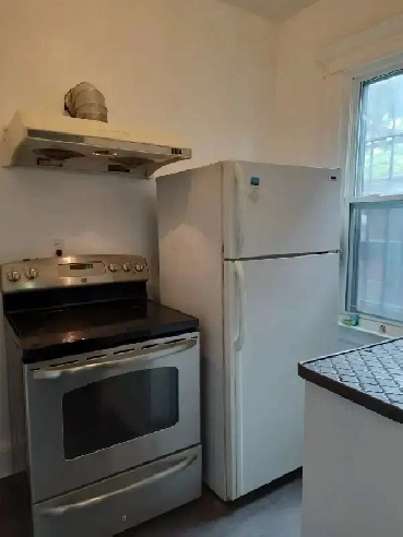 3 Bedrooms House Available for Rent 421 Wyandotte st W Windsor Image# 1