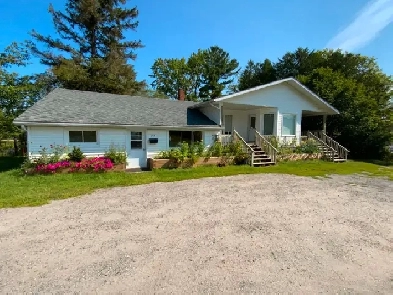 Parry Sound waterfront in town Image# 6
