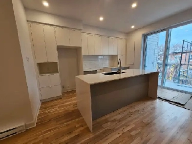 Superbe 5 1/2 2e étage style condo à Verdun Image# 1