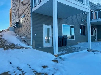 NEW Walk Out, One bed Suite, Sylvan lake Image# 6