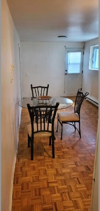 Renovated bachelor studio for rent/Studio apart rénové Image# 1