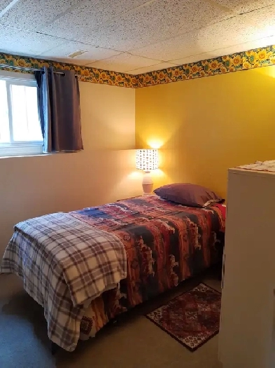 1 Bed 1 Bath Den for 1 Male. quiet, private, clean for $800/mo Image# 1