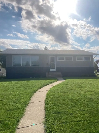 Beautiful 3 bedroom 2 bathroom with hearted garage Image# 9