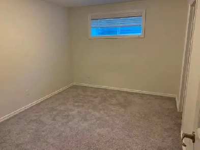 Basement Suite w/ SEPARATE ENTRANCE & IN SUITE LAUNDRY.  UTL INC Image# 9