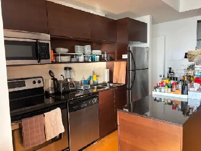 One Bedroom   Den Condo for Rent in Mondrian. Image# 1