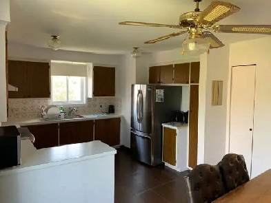 Grand 5 1/2 à louer dans un duplex supérieur Image# 1