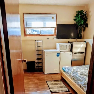 ROOM FOR RENT -AVAILABLE NOW Image# 9