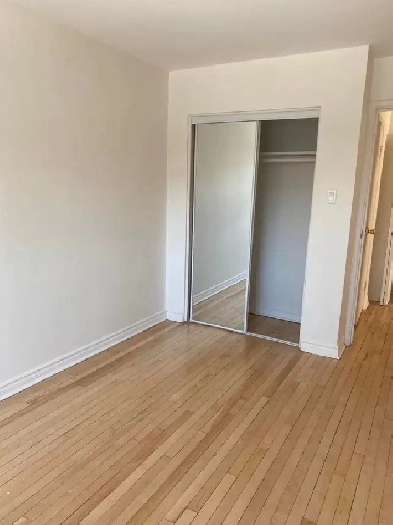 3.5 RENOVATED CLOSE TO WATERFRONT   AIRPORT. HEAT   H/W INCLUDED Image# 5