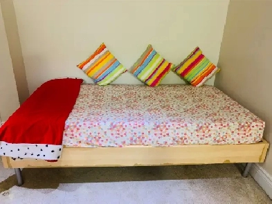 clean, cozy rooms for rent walk to amenities MUST SEE Oakville Image# 3