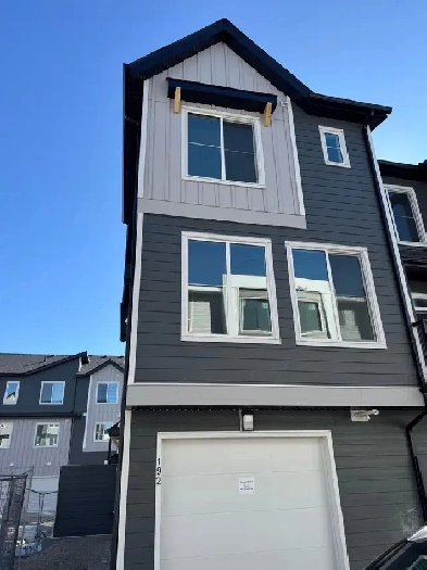 Modern 2-Bed, 2.5-Bath End-Unit Townhouse in Seton, Calgary Image# 10