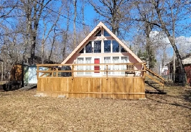 Seasonal Cottage in Lakeshore Heights, just south of Grand Beach Image# 1