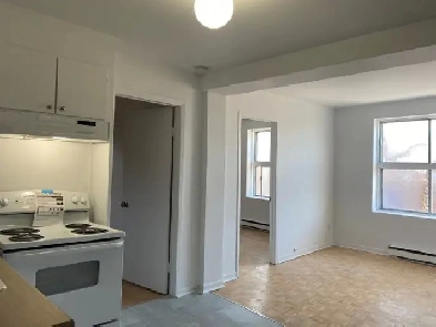Petit 4 ½ sur Ave du Parc, près de Van Horne et Bernard! Image# 5