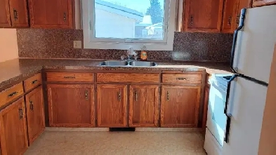 5 Bed, 2 Bath 2 Kitchen Image# 3