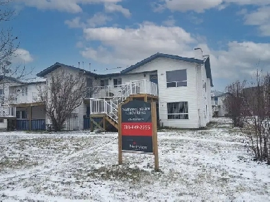 Southwood Square - 3 Bedroom 2 Bath Townhouse Apartment for Rent Image# 2