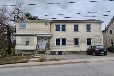 WESTERN HILL Spacious 1 Bedroom Unit! Image# 1