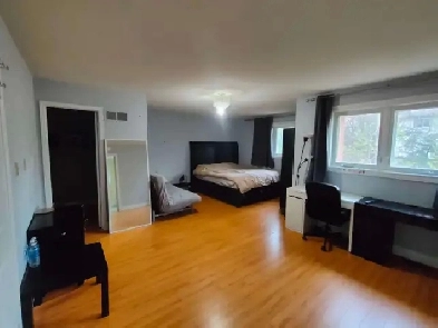 Master Bedroom   Ensuite bathroom, Furnished, Erin Mills Image# 3