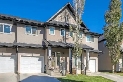 3 BEDROOMS | ATTACHED GARAGE WITH DRIVEWAY | WALKABLE AMENITIES! Image# 1