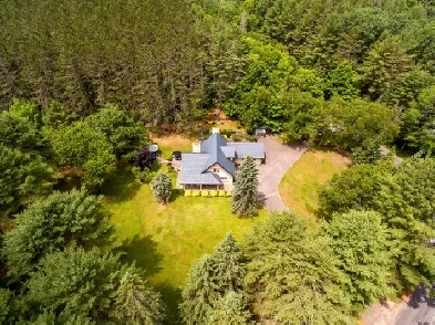 Stunning all-brick estate Image# 7