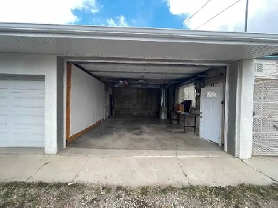 Oversized Double Car Garage for Rent Image# 1