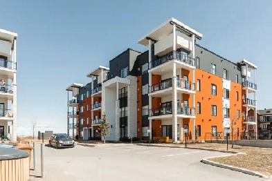 Condo deluxe avec stationnement intérieur et electromenagers Image# 5
