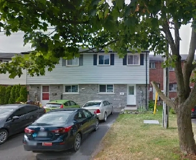 JUL 1: 3bd/1bth, 2-storey, laundry, parking, backyard Image# 1