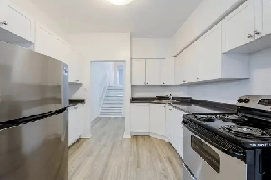 2 Bed w/Patio - Dundas Street & Annes Street |Located in Whitby! Image# 1