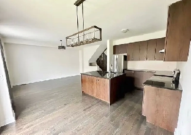 3 Bedroom Townhouse in Richmond Hill $3600 Image# 3