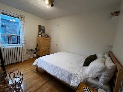 1 bedroom plus den – 2 min walk to TTC Image# 3