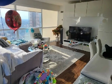 Large Beautiful 1 1 Corner Unit in Liberty Village - 17th Floor Image# 3