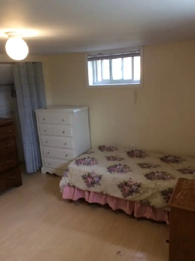 Sharing room available in an all-female house. Image# 1