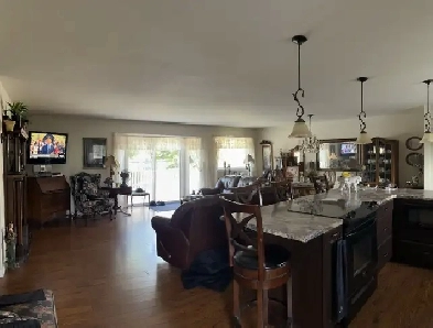 Riverfront home with suite in Kamloops Image# 7