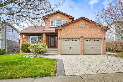 ✨BRIGHT AND AIRY RED BRICK FAMILY HOME ON A PREMIUM WIDE LOT! Image# 1