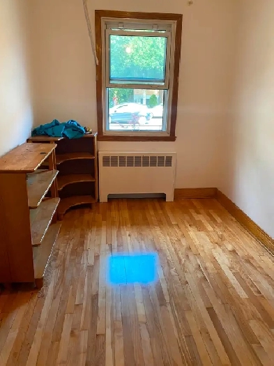 Métro Joliette chambre étudiants juste à coté du Métro Image# 1