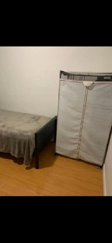 A furnished room for weekly rent Image# 6