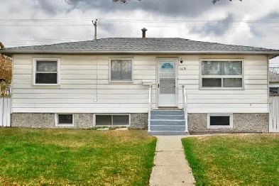 Double Garage for Rent in SE Calgary Image# 1